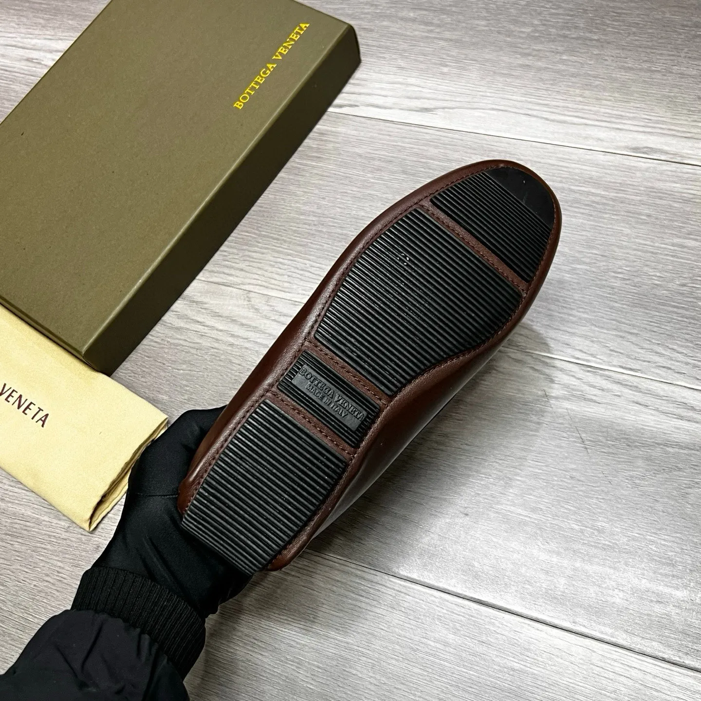 Factory price 480 BV 〰️Purely handmade classic men's beanie shoes👉👉driving shoes, slip-on shoes, made of imported cowhide from Italy, 💕water-dyed cowhide lining, 🔊original outsole, waterproof platform design, comfortable on the feet. Good choice for traveling and driving, single color available, code number: 38-44, (45 can be customized)